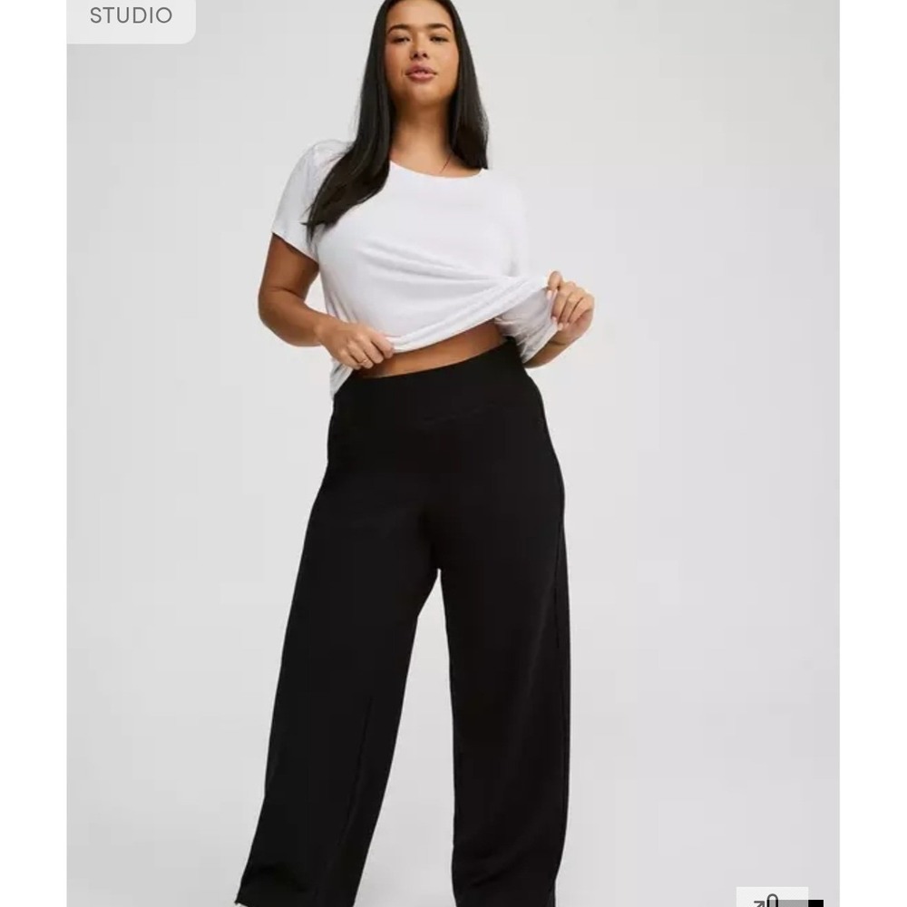 Torrid Studio Black Pull-On Pocket Pixie Wide Leg Pants Plus Size 2R 40985444